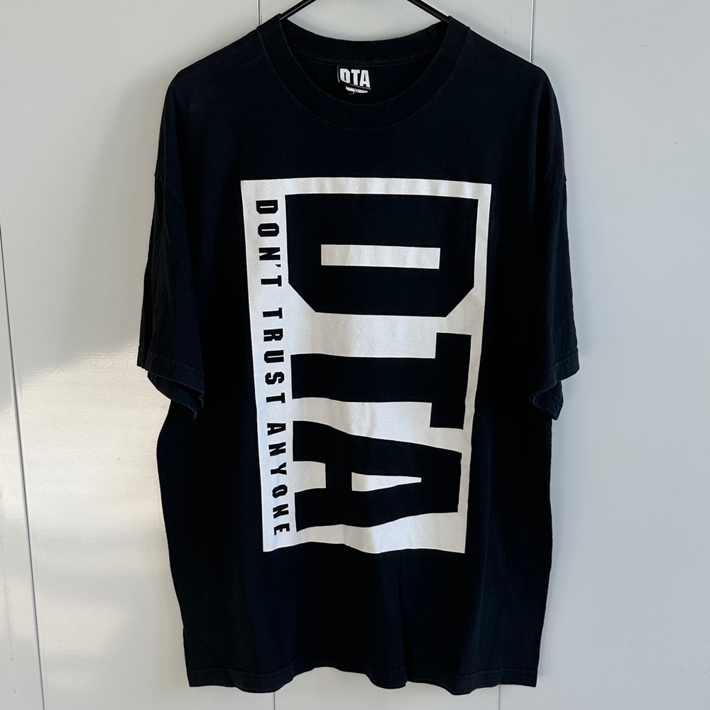 Don’t trust anyone T-Shirt